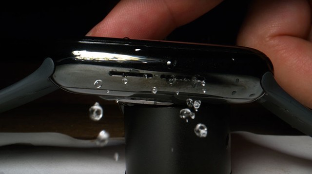 iPhone deve ganhar a função de expelir água pelo alto-falante