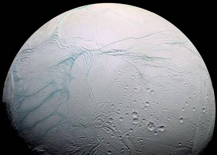 Nasa descobre gelo em lua de Saturno